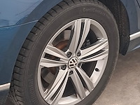 Personenauto, volkswagen, passat - afbeelding 2 van  35