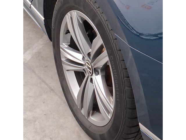 Personenauto, volkswagen, passat - afbeelding 3 van  35