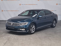 Personenauto, volkswagen, passat - afbeelding 1 van  35