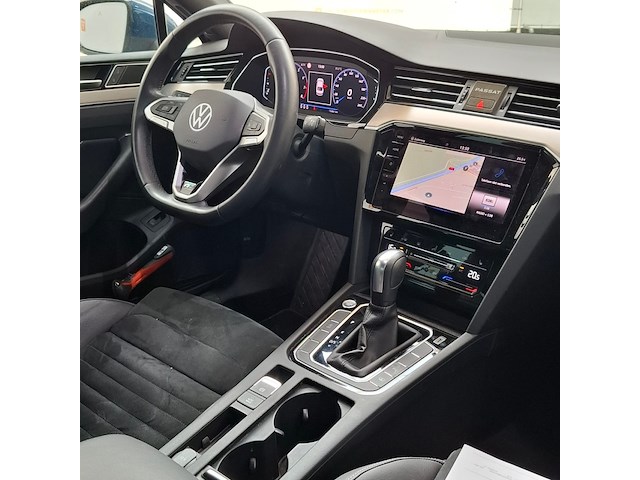 Personenauto, volkswagen, passat - afbeelding 21 van  35