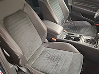 Personenauto, volkswagen, passat - afbeelding 25 van  35