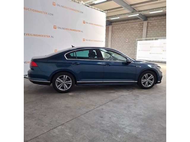 Personenauto, volkswagen, passat - afbeelding 31 van  35