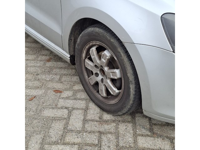 Personenauto volkswagen, polo 1.2, grijs, bouwjaar 2012 - afbeelding 2 van  38