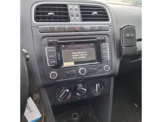 Personenauto volkswagen, polo 1.2, grijs, bouwjaar 2012 - afbeelding 11 van  38