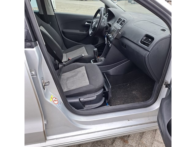 Personenauto volkswagen, polo 1.2, grijs, bouwjaar 2012 - afbeelding 21 van  38