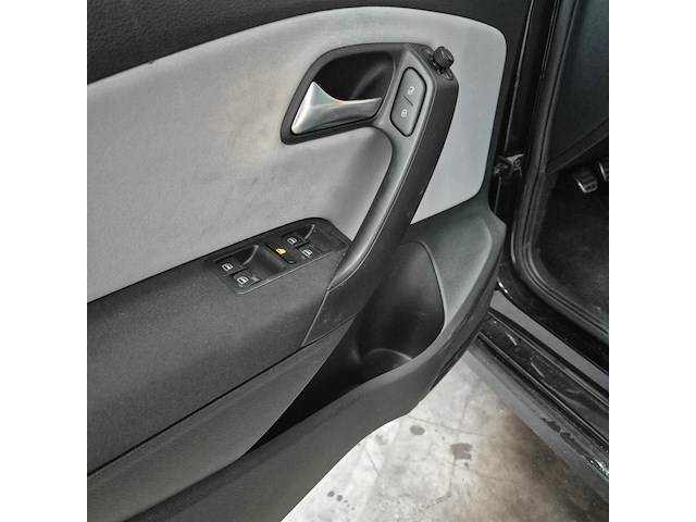 Personenauto, volkswagen, polo, 1.2 tsi cross, 2011 - afbeelding 8 van  32