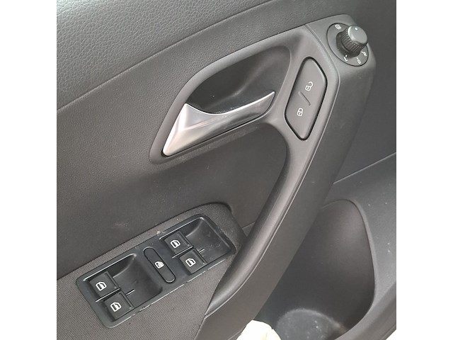 Personenauto, volkswagen, polo, 1.4-16v highline, 2012 - afbeelding 11 van  59