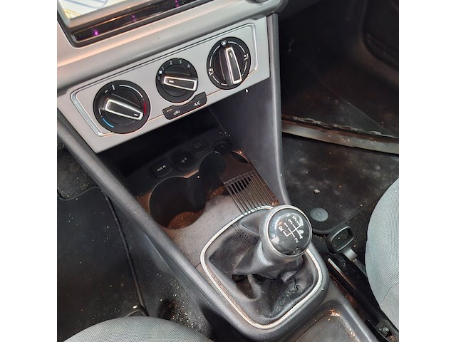 Personenauto, volkswagen, polo, 1.4 tdi bluemotion, 2014 - afbeelding 31 van  63