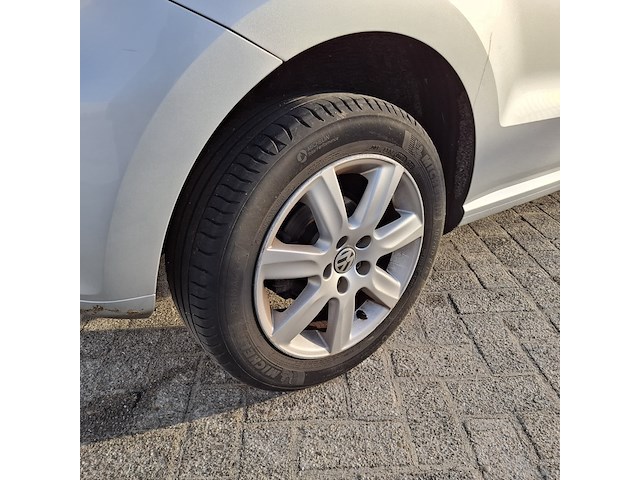 Personenauto volkswagen, polo 1.6 tdi, zilver, bouwjaar 2014 - afbeelding 4 van  49