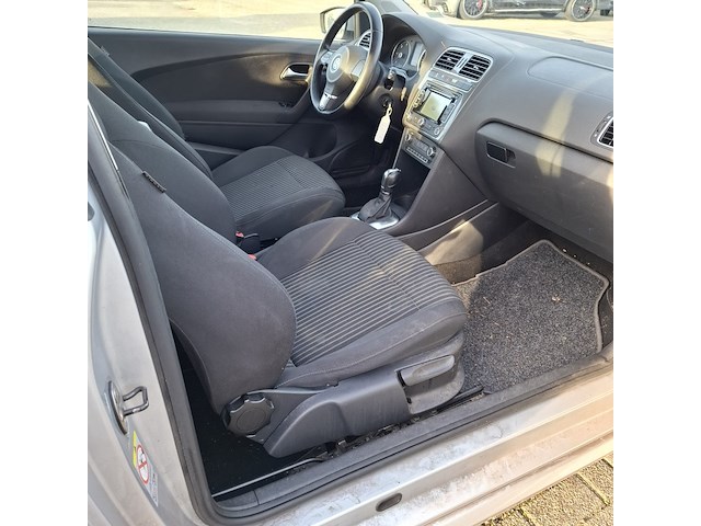Personenauto volkswagen, polo 1.6 tdi, zilver, bouwjaar 2014 - afbeelding 39 van  49