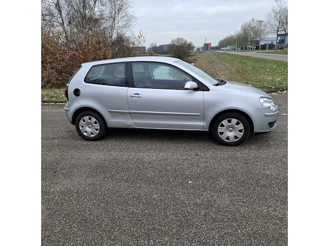 Personenauto, volkswagen, polo, grijs / chroom, 2006 - afbeelding 43 van  47
