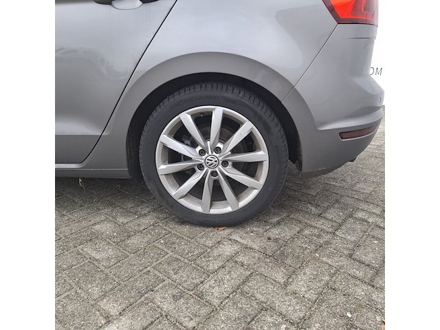 Personenauto, volkswagen, sportsvan - afbeelding 11 van  47