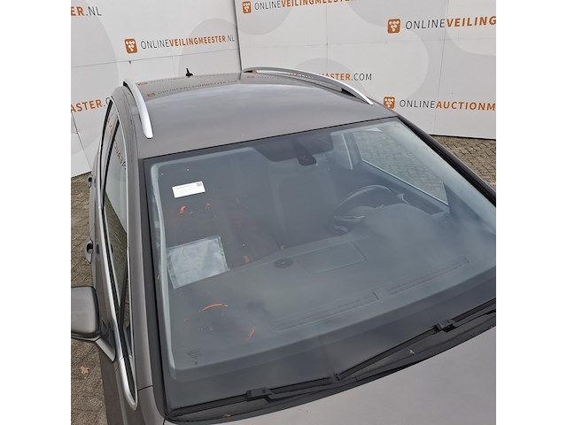 Personenauto, volkswagen, sportsvan - afbeelding 14 van  47