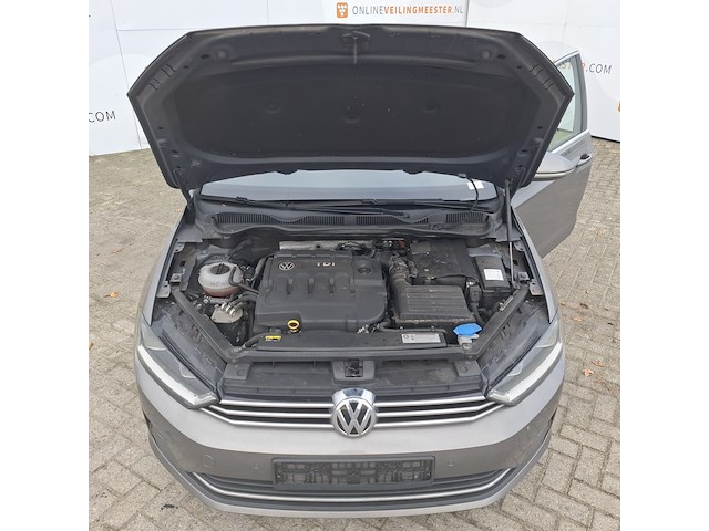 Personenauto, volkswagen, sportsvan - afbeelding 17 van  47