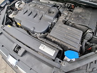 Personenauto, volkswagen, sportsvan - afbeelding 18 van  47