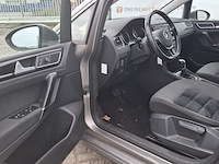 Personenauto, volkswagen, sportsvan - afbeelding 22 van  47