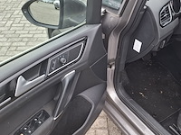 Personenauto, volkswagen, sportsvan - afbeelding 23 van  47