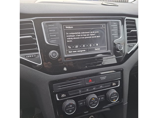 Personenauto, volkswagen, sportsvan - afbeelding 30 van  47