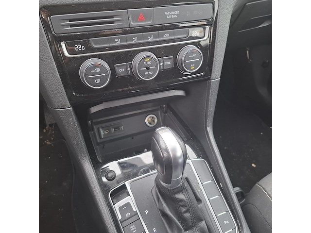 Personenauto, volkswagen, sportsvan - afbeelding 31 van  47