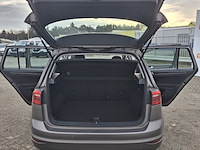 Personenauto, volkswagen, sportsvan - afbeelding 35 van  47