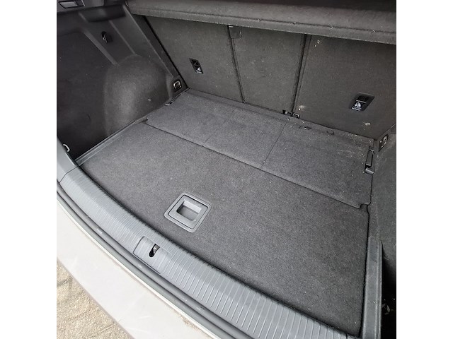 Personenauto, volkswagen, sportsvan - afbeelding 36 van  47