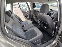 Personenauto, volkswagen, sportsvan - afbeelding 38 van  47