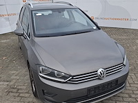 Personenauto, volkswagen, sportsvan - afbeelding 3 van  47