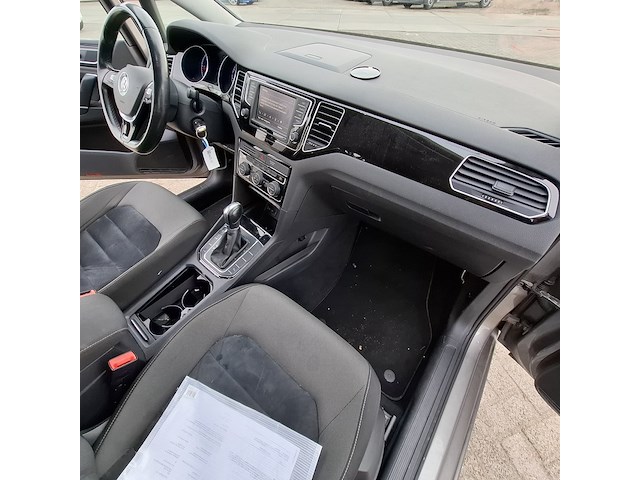 Personenauto, volkswagen, sportsvan - afbeelding 41 van  47