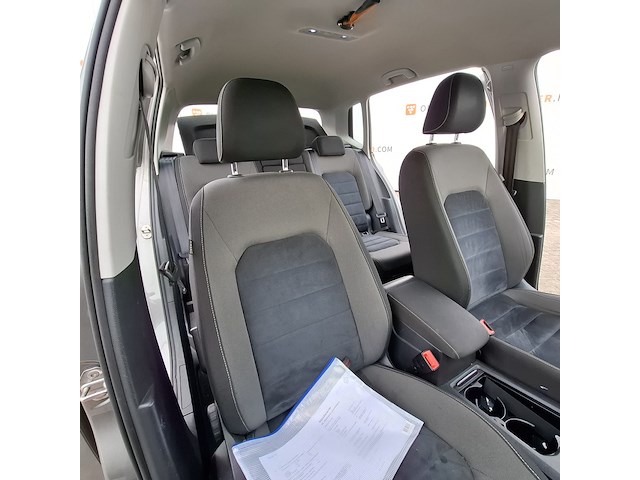 Personenauto, volkswagen, sportsvan - afbeelding 42 van  47