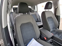 Personenauto, volkswagen, sportsvan - afbeelding 42 van  47