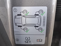 Personenauto, volkswagen, sportsvan - afbeelding 44 van  47