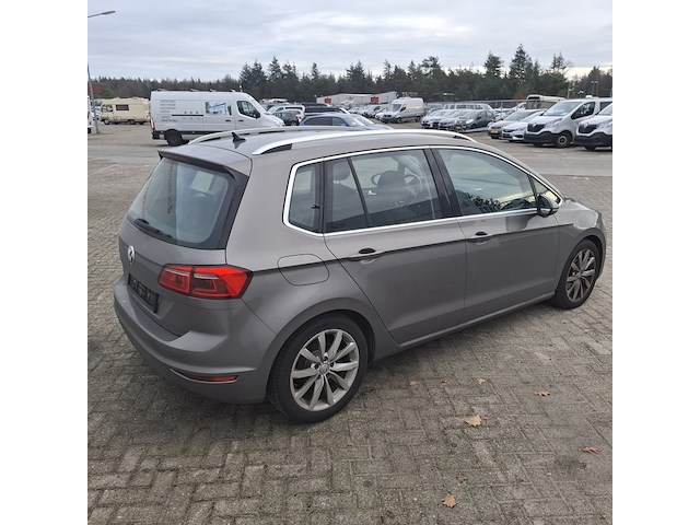 Personenauto, volkswagen, sportsvan - afbeelding 5 van  47