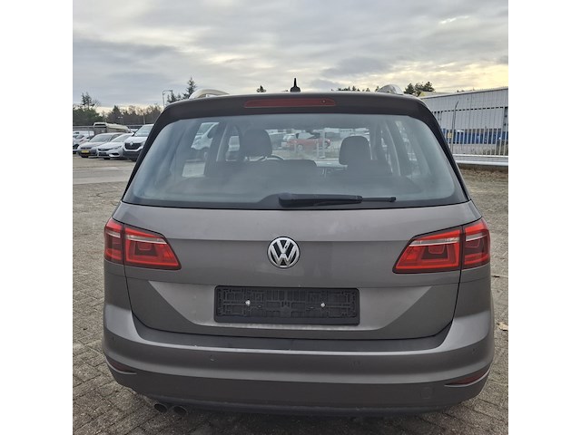 Personenauto, volkswagen, sportsvan - afbeelding 6 van  47