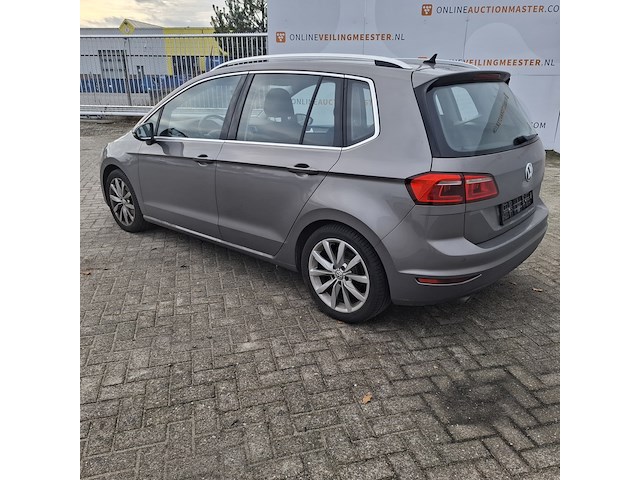 Personenauto, volkswagen, sportsvan - afbeelding 7 van  47