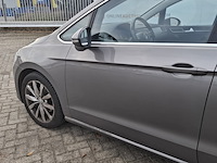 Personenauto, volkswagen, sportsvan - afbeelding 8 van  47