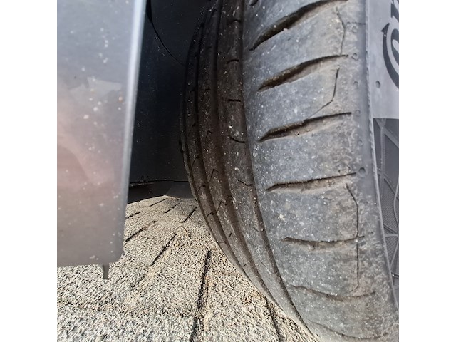 Personenauto, volkswagen, sportsvan - afbeelding 10 van  49