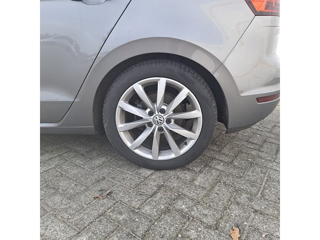 Personenauto, volkswagen, sportsvan - afbeelding 11 van  49