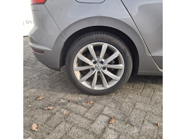 Personenauto, volkswagen, sportsvan - afbeelding 12 van  49