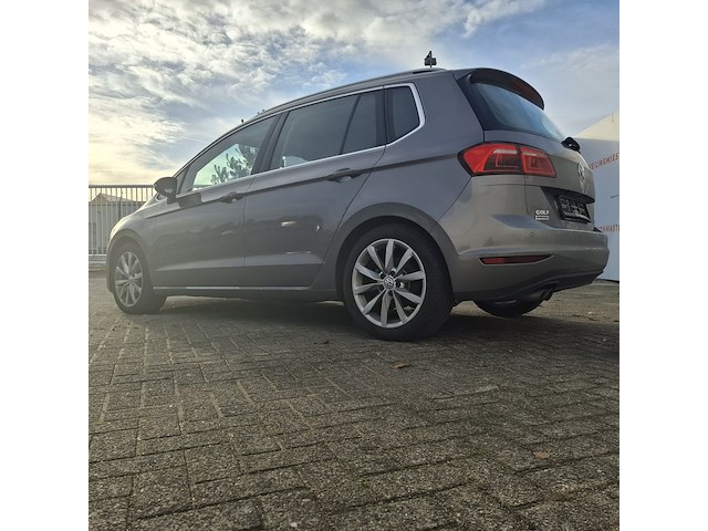 Personenauto, volkswagen, sportsvan - afbeelding 17 van  49