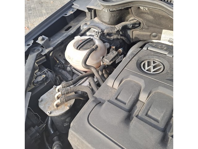 Personenauto, volkswagen, sportsvan - afbeelding 22 van  49