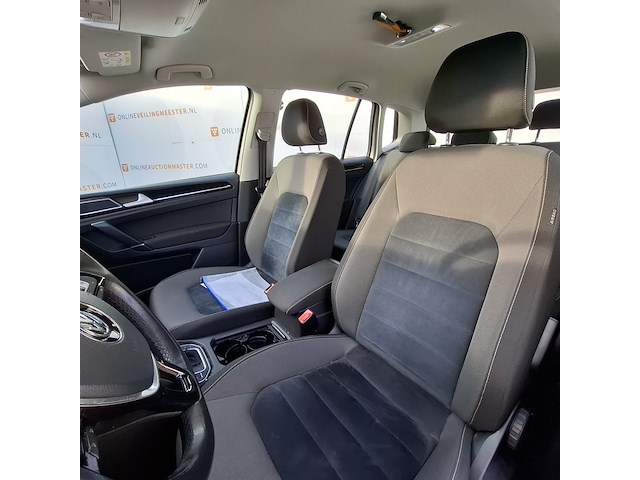 Personenauto, volkswagen, sportsvan - afbeelding 25 van  49