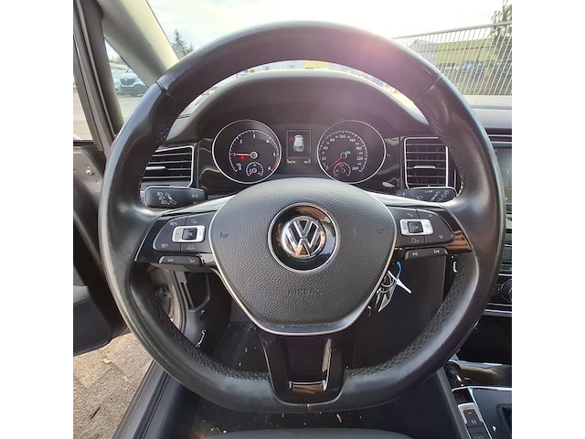 Personenauto, volkswagen, sportsvan - afbeelding 26 van  49