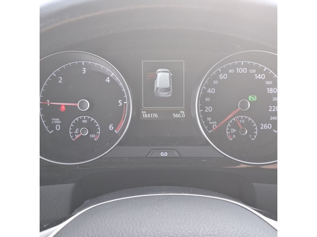 Personenauto, volkswagen, sportsvan - afbeelding 27 van  49