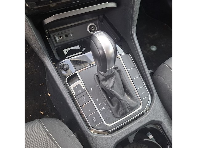 Personenauto, volkswagen, sportsvan - afbeelding 31 van  49