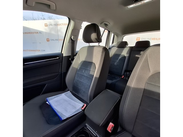 Personenauto, volkswagen, sportsvan - afbeelding 33 van  49