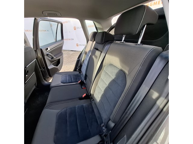 Personenauto, volkswagen, sportsvan - afbeelding 34 van  49