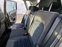 Personenauto, volkswagen, sportsvan - afbeelding 34 van  49