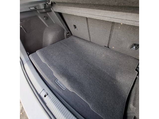 Personenauto, volkswagen, sportsvan - afbeelding 36 van  49