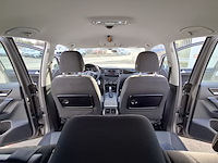 Personenauto, volkswagen, sportsvan - afbeelding 37 van  49