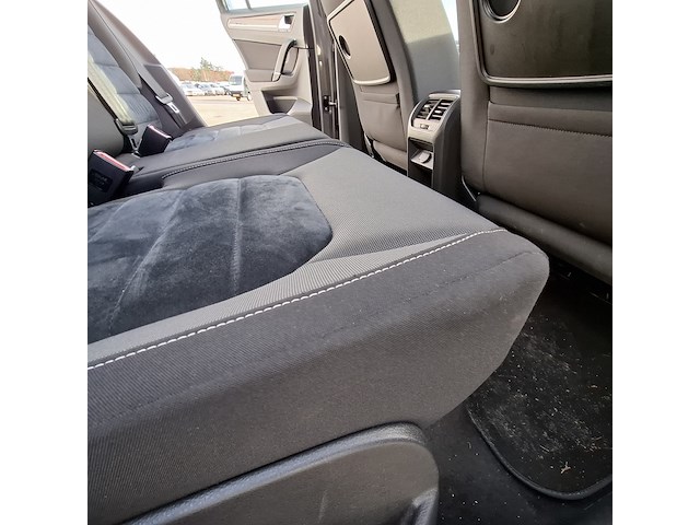 Personenauto, volkswagen, sportsvan - afbeelding 39 van  49